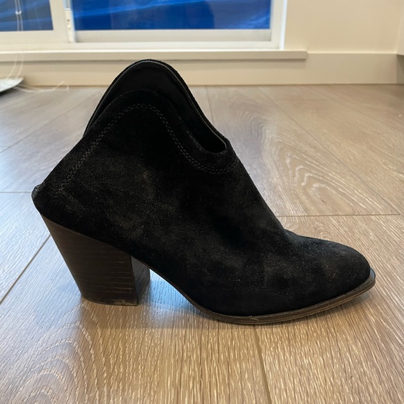 Black suede Chinese Laundry heeled mules - Picture 4 of 10